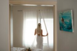 Η νύφη στην προετοιμασία της photoshooting bride
